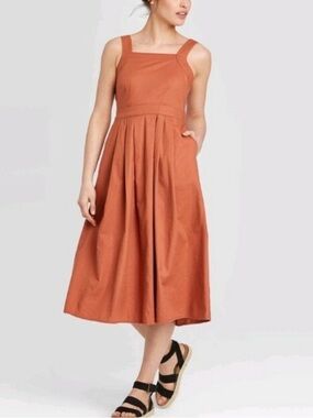 Sleeveless Square-Neck Midi Dress in Rust